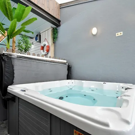Holiday home Luxury Pool In Goesnes, Cleaning Included Goesnes